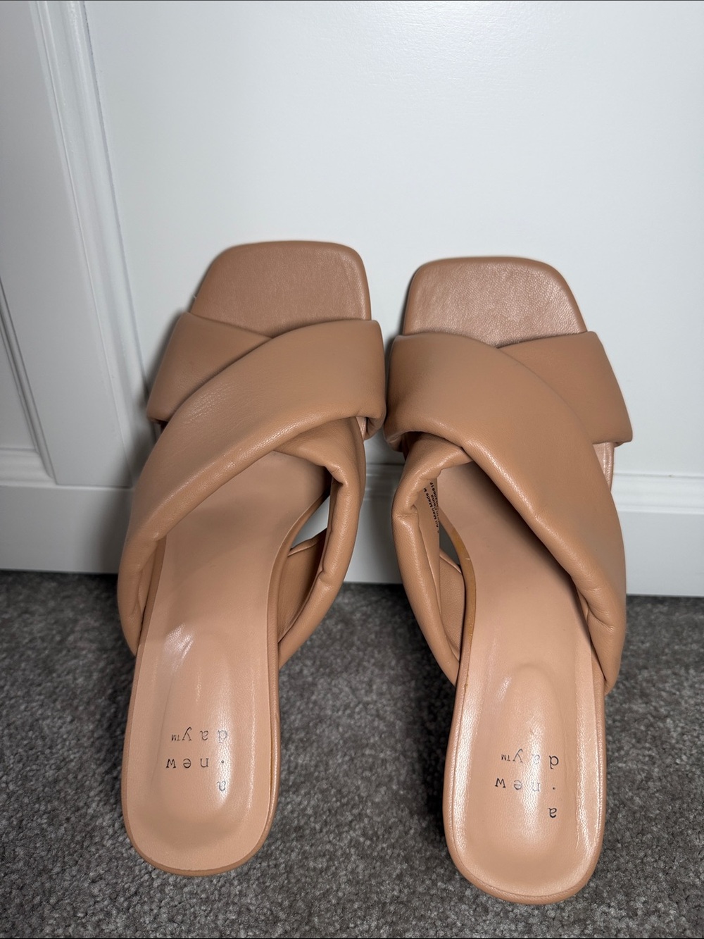 a new day Tan Padded Crisscross Square-Toe Slide Mules SZ 8 - Picture 5 of 9